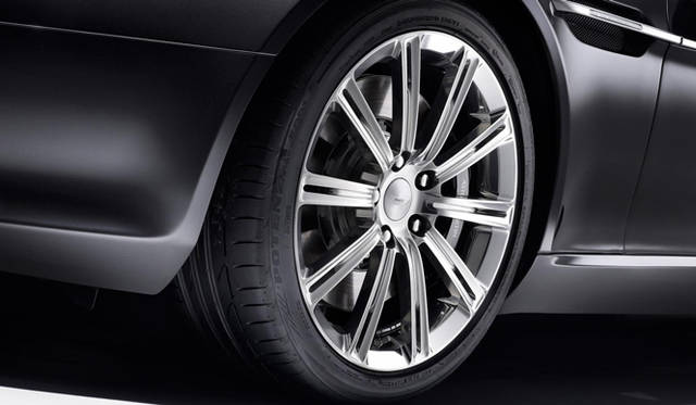 <strong>ASTON MARTIN RAPIDE luxe｜アストンマーティン ラピード リュクス エディション</strong>