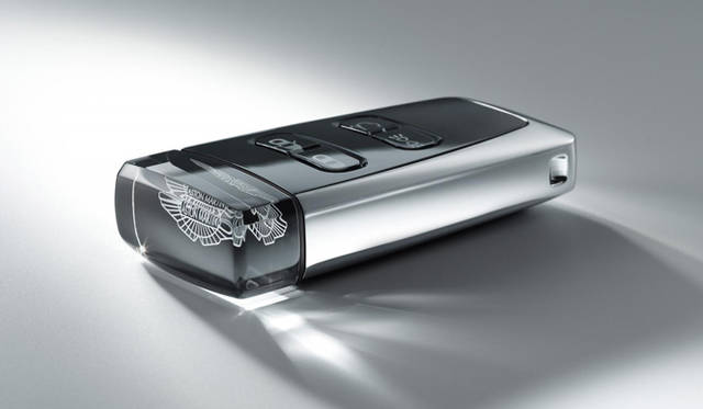 <strong>ASTON MARTIN RAPIDE luxe｜アストンマーティン ラピード リュクス エディション</strong>