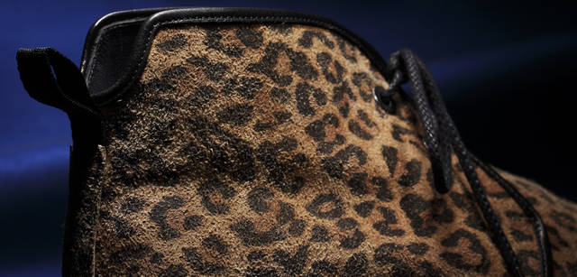 <strong>BUCCHUS｜バッカス</strong> CALIFORNIA プリントレザーアップ スエードにアニマルプリントを施すという発想が斬新。単なるプリント布帛などとは異なり、毛足がリアルなアニマル感を引き立てる。