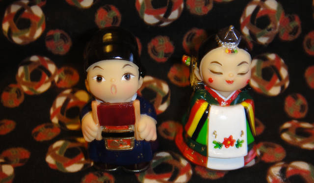 <strong>戸田恵子｜社員旅行 in ソウル！</strong>　母に代り購入した小さな人形たち。