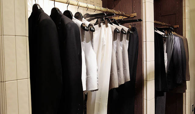 <strong> UNITED ARROWS｜ユナイテッドアローズ</strong>　ミラー兄弟特有の洗練された着こなしを連想させるワードローブ。