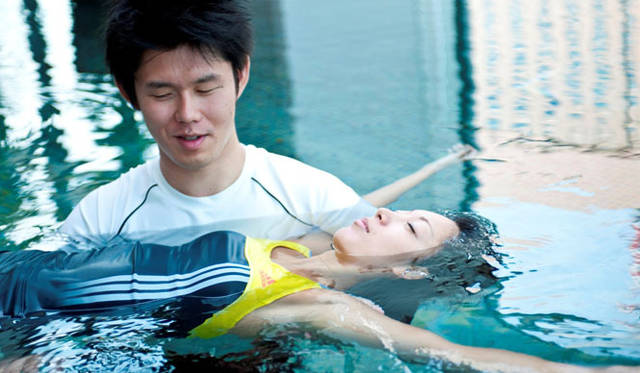 <strong>コンラッド東京 ランニングプラン “Conrad Stay, Run & Eat supported by adidas”</strong><br>このリカバリープランは、プールの中で身体を水面に浮かせ、全身の筋肉のリラックス感を体験できる「水中リラクゼーション」。