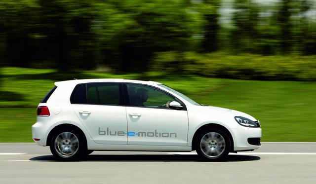 <strong>Volkswagen GOLF blue e-motion｜フォルクスワーゲン ゴルフ ブルー e モーション</strong>