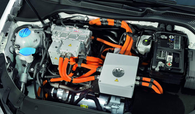 <strong>Volkswagen GOLF blue e-motion｜フォルクスワーゲン ゴルフ ブルー e モーション</strong>