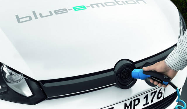 <strong>Volkswagen GOLF blue e-motion｜フォルクスワーゲン ゴルフ ブルー e モーション</strong>