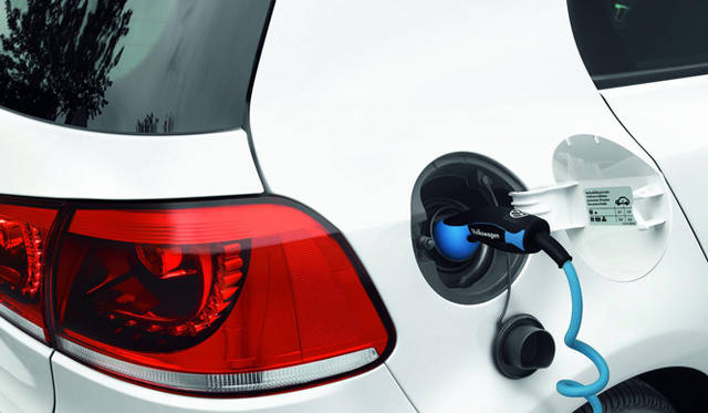 <strong>Volkswagen GOLF blue e-motion｜フォルクスワーゲン ゴルフ ブルー e モーション</strong>