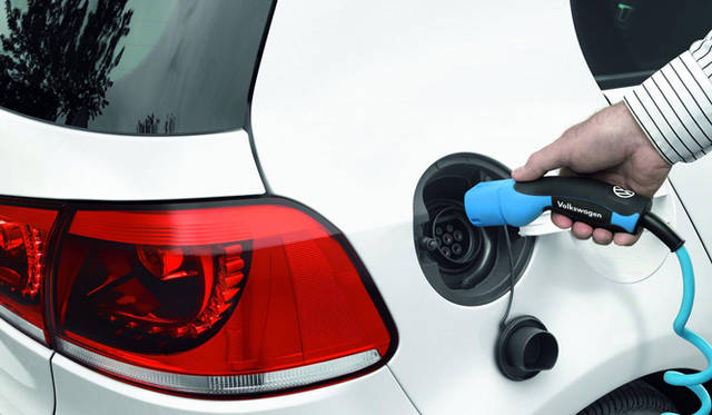 <strong>Volkswagen GOLF blue e-motion｜フォルクスワーゲン ゴルフ ブルー e モーション</strong>