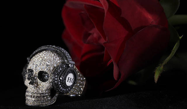 <strong>Hysteric Glamour × Trygod</strong>　「Trygod for Hysteric Glamour」 ヘッドフォンスカルリング262万5000円（シルバー925、ダイヤ、ブラックダイヤ）