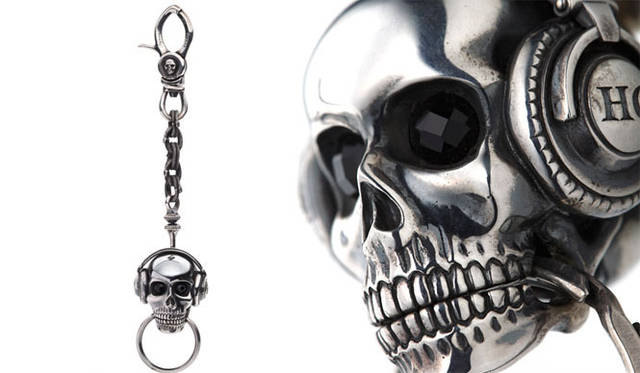 <strong>Hysteric Glamour × Trygod</strong>　「Trygod for Hysteric Glamour」 ヘッドフォンスカルキーチェーン15万7500円（シルバー925、ONYX）