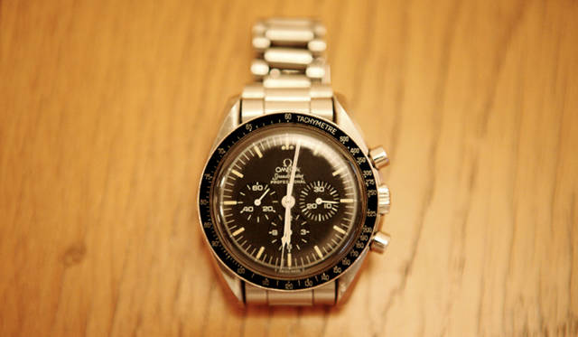 <strong>My Own Watch　第3回｜松浦俊夫</strong> 愛用の時計、オメガ「スピードマスター」のアポロ11号限定モデル。