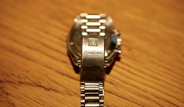 <strong>My Own Watch　第3回｜松浦俊夫</strong> 愛用の時計、オメガ「スピードマスター」のアポロ11号限定モデル。