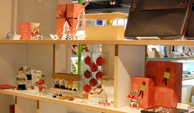 <strong>LIVING MOTIF｜リビング・モティーフ</strong>　 Christmas Collection 2010　店内ディスプレイ