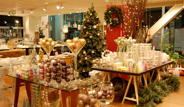 <strong>LIVING MOTIF｜リビング・モティーフ</strong>　 Christmas Collection 2010　店内ディスプレイ