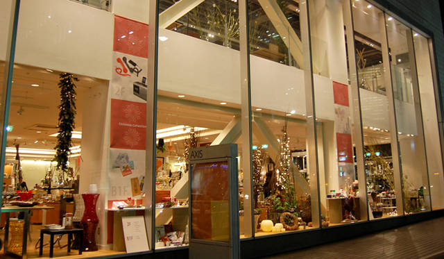 <strong>LIVING MOTIF｜リビング・モティーフ</strong>　 Christmas Collection 2010　外観