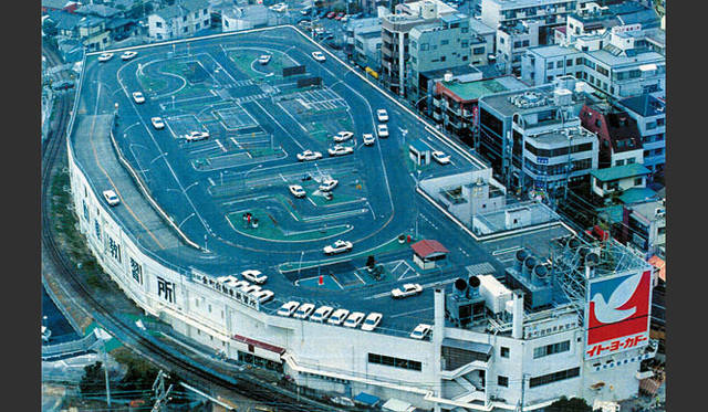 <strong>特集｜OPENERS的ニッポンの女性建築家　貝島桃代</strong>　MIT_SuperCarSchool