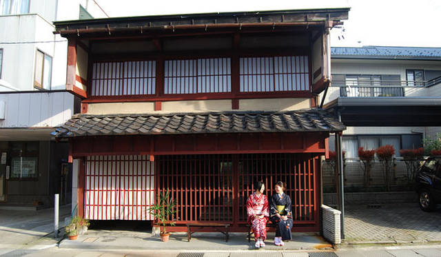 <strong>特集｜OPENERS的ニッポンの女性建築家　貝島桃代</strong>　「まちやゲストハウス」 (2008年)