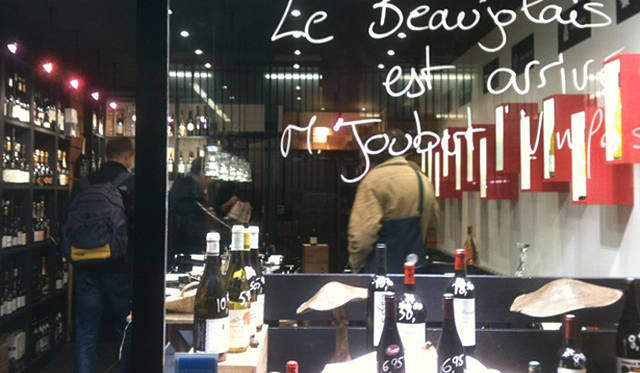 <strong>パリところどころ 002 ボジョレー・ヌーボー</strong> 去年まで試飲のときにソシソンをつまみに出していたのだけれど、今年はなし。残念。