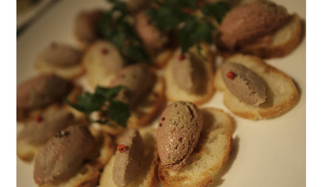 <strong>第8回「食とアートの会」</strong>｜“地産地消”という側面から環境問題について考えるレストラン・アイ。