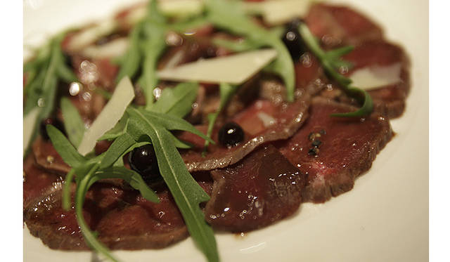 <strong>第8回「食とアートの会」</strong>｜この日も、東京豚Ｘ、江戸野菜などの東京・関東近郊の食材を中心とした料理が提供された。