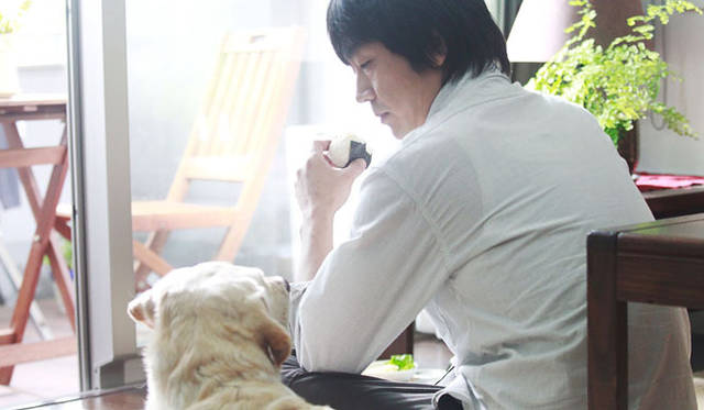 <strong>『犬とあなたの物語 いぬのえいが』</strong>　© 2010「犬とあなたの物語」製作委員会