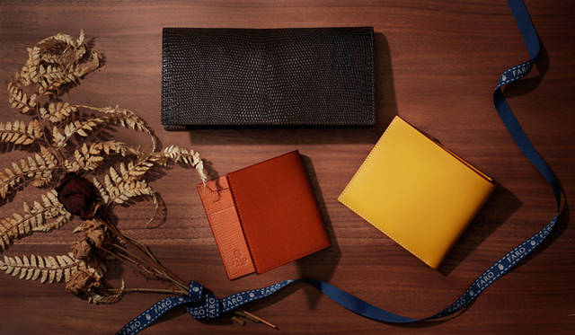 <strong>FARO｜ファーロ　財布</strong>　上から時計回りに、「スペリオ／リザード」 5万9850円、「アリア／アテナ」 2万8350円、「アマーロ／フィンカーフ」 1万7850円