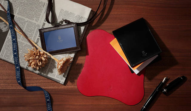 <strong>FARO｜ファーロ　ステーショナリー</strong>　左から、「ルフィーノ／フィンカーフ」 1万500円、「エルマス／アテナ」 8400円、「フローリオ／コードバン」 1万5750円