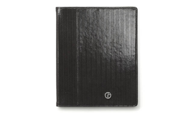 <strong>GIORGIO ARMANI|ジョルジオ アルマーニ</strong>　iPadケース[26×21.5×1.5 cm]　5万400円（ジョルジオ アルマーニ／ジョルジオ アルマーニ ジャパン）