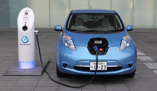 <strong>日産 リーフ｜NISSAN LEAF</strong>