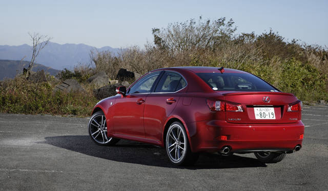 <strong>LEXUS IS 350 F Sport｜レクサス IS 350 F スポーツ</strong>