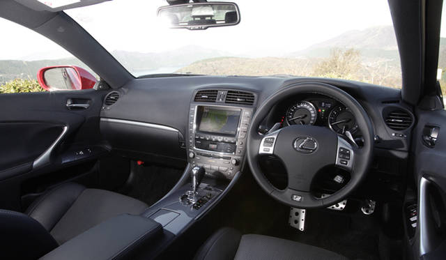 <strong>LEXUS IS 350 F Sport｜レクサス IS 350 F スポーツ</strong>