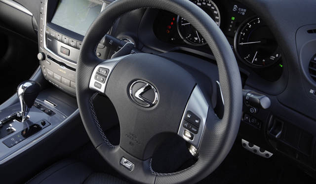 <strong>LEXUS IS 350 F Sport｜レクサス IS 350 F スポーツ</strong>