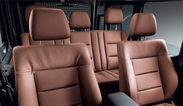 <strong>Mercedes-Benz G-Class｜メルセデス・ベンツ Gクラス</strong>　シートカラー、チェストナットブラウンのG550 ロング