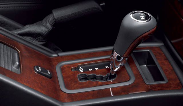 <strong>Mercedes-Benz G-Class｜メルセデス・ベンツ Gクラス</strong>　G 550 ロングのギヤセレクター。
