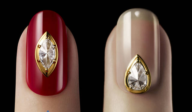 <strong>TASAKI｜HIRO Nail Jewelry　「Marquise/Pear Shape」</strong>　左／マーキース　[YG×ダイヤモンド] 23万1000円、右／ペアシェイプ　[YG×ダイヤモンド] 25万2000円（TASAKI）