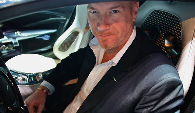 <strong>ASTON MARTIN One-77｜アストンマーティン One-77</strong>　「ワイドで低いという個性を強調しつつ、誰がみてもアストンマーティンであることを念頭に置いてデザインした」と語る、マレク・ライヒマン。