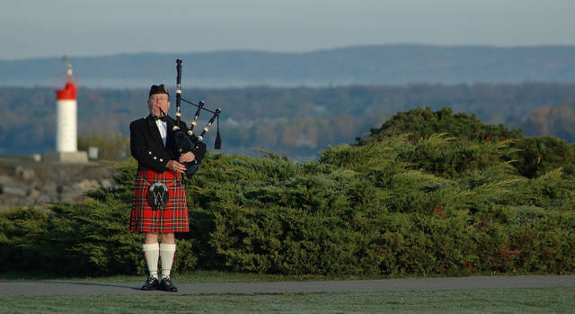 <strong>Scotland General Information｜</strong>　スコットランドといえば「バグパイプ」。こうした民族楽器をもちいた独特の世界観を有するスコットランド音楽は、世界中の音楽家たちに影響を与えてきた。