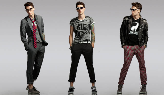 <strong>MOSCHINO｜モスキーノ ウオモ</strong> 2011年春夏コレクションより