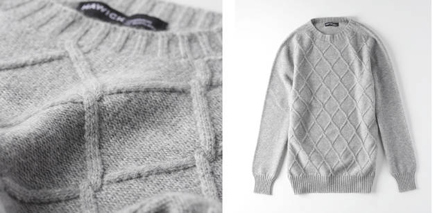 <strong>Scottish mode for men｜</strong>　グレーのカシミアニット 9万4500円（ホイック カシミア オブ スコットランド／ホイック カシミア ジャパン）