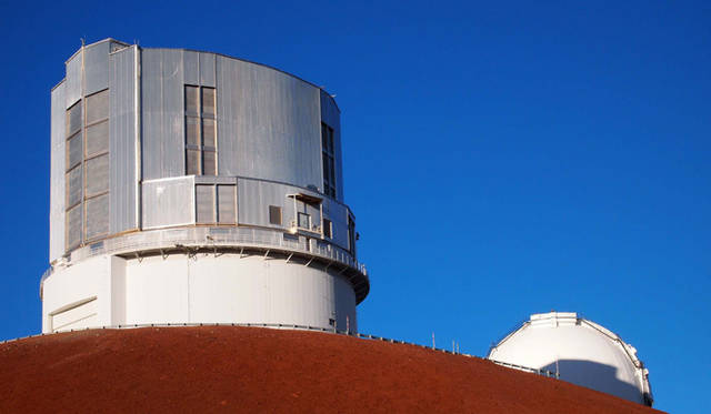 <strong>癒しの力“マナ”のみなぎるビッグアイランドへ</strong>　マウナ・ケア　文部科学省国立天文台ハワイ観測所が所有する大型光学赤外線望遠鏡「すばる」(手前)。 