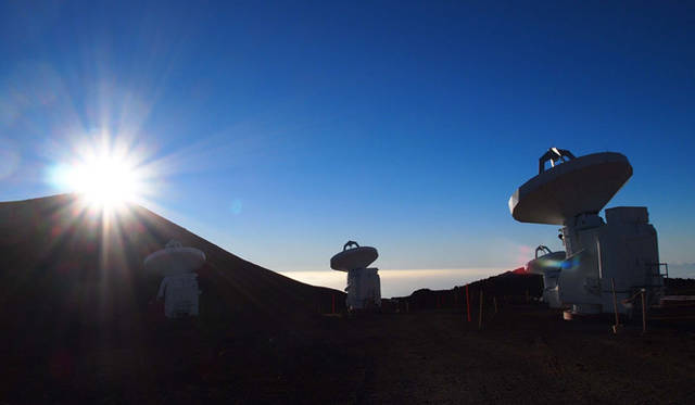 <strong>癒しの力“マナ”のみなぎるビッグアイランドへ</strong>　マウナ・ケア　山頂の晴天率は97%。大気中の水蒸気量も低いため、明瞭な星空を見ることができる。