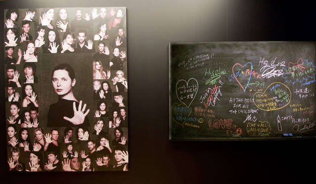 <strong>BVLGARI｜ブルガリ　Save The Children Event 2010</strong>　スターたちの写真と、イベント当日に会場を訪れたゲストたちの書き残したメッセージ。