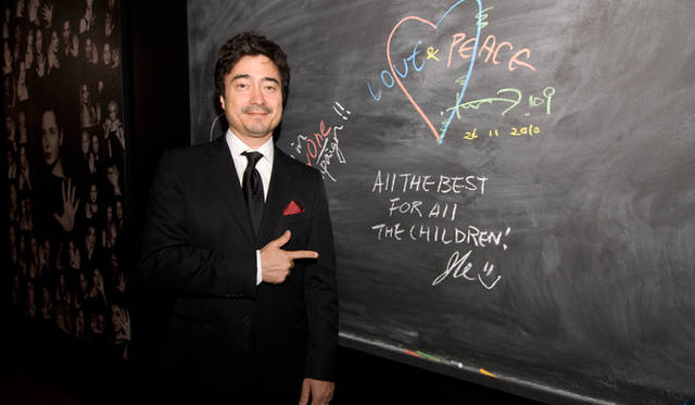 <strong>BVLGARI｜ブルガリ　Save The Children Event 2010</strong>　ジョン・カビラ氏。