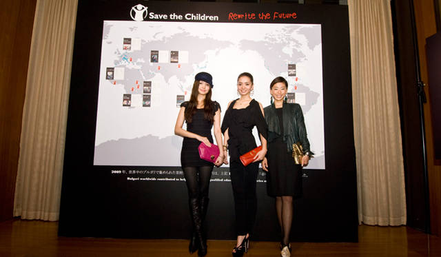 <strong>BVLGARI｜ブルガリ　Save The Children Event 2010</strong>　左から／モデルの徳田いずみさん、坂田瞳さん、野沢和香さん
