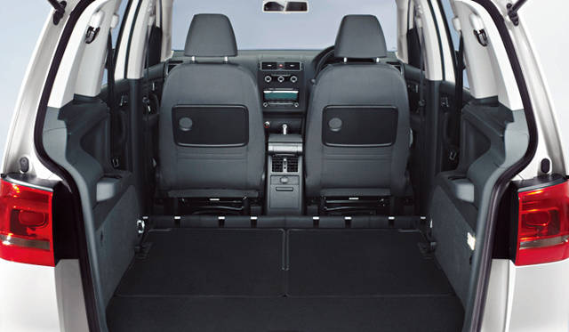 <strong>Volkswagen Golf Touran｜フォルクスワーゲン ゴルフ トゥーラン</strong>　ふたり乗りの場合。