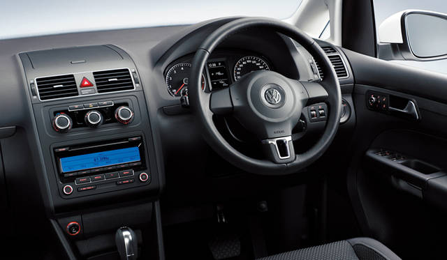 <strong>Volkswagen Golf Touran｜フォルクスワーゲン ゴルフ トゥーラン</strong>　メインインパネ