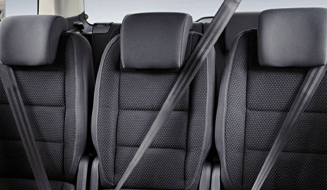 <strong>Volkswagen Golf Touran｜フォルクスワーゲン ゴルフ トゥーラン</strong>　前席備えつけの3点式シートベルトによって安全性にも期待がもてる。