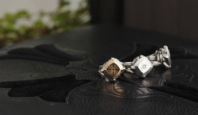 <strong>CHROME HEARTS｜クロムハーツ</strong>　「カクテルリング」 （シルバー）11万8650円、（シルバー×ゴールドストーン）47万6700円