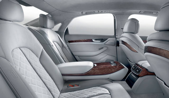 <strong>Audi A8｜アウディ A8</strong>　シートポジションの電動調節、マッサージ機能などの装備も充実。