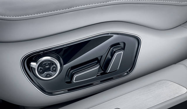 <strong>Audi A8｜アウディ A8</strong>　