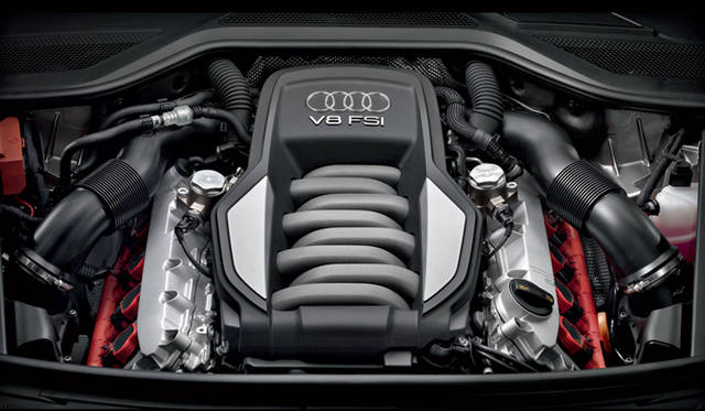 <strong>Audi A8｜アウディ A8</strong>　4.2リッター V型8気筒DOHCエンジン